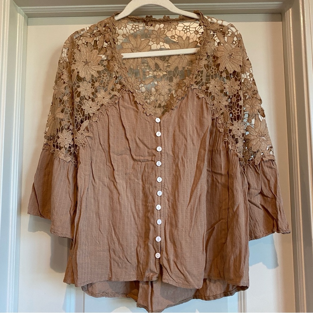 Women’s Blouse, with lace